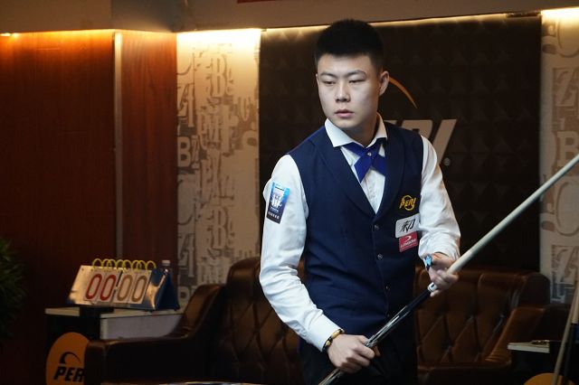 以反手回球 以反手回球