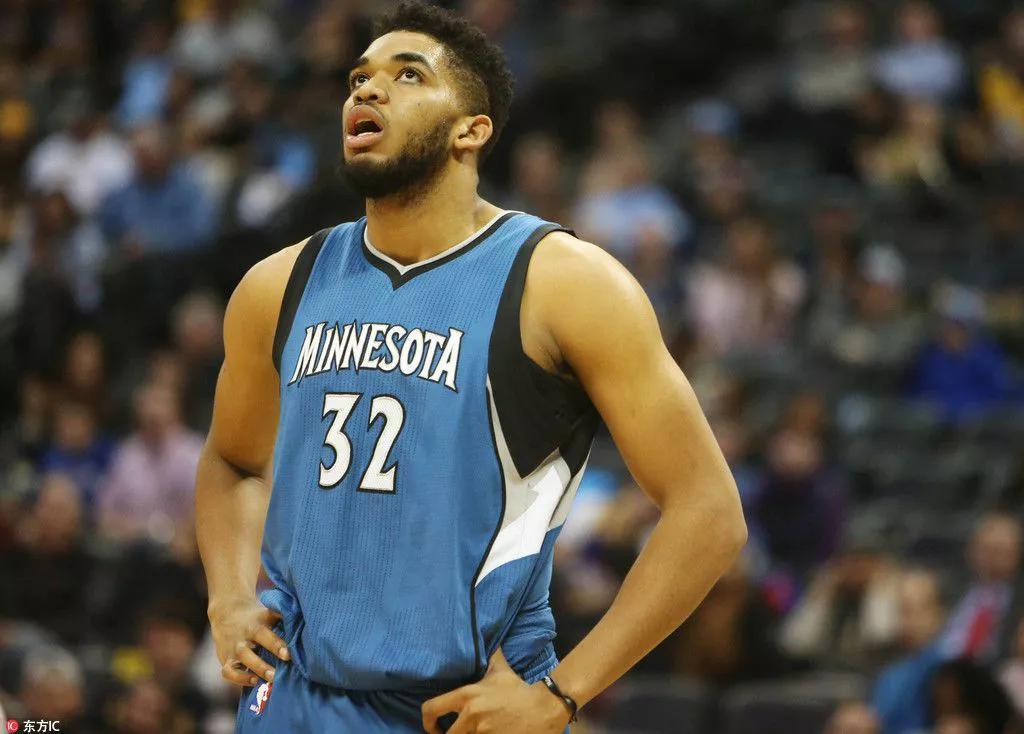 他积极地向 他积极地向