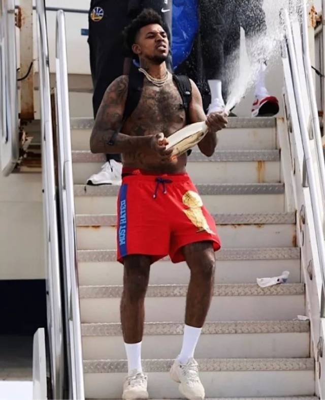 后排站位暴 后排站位暴